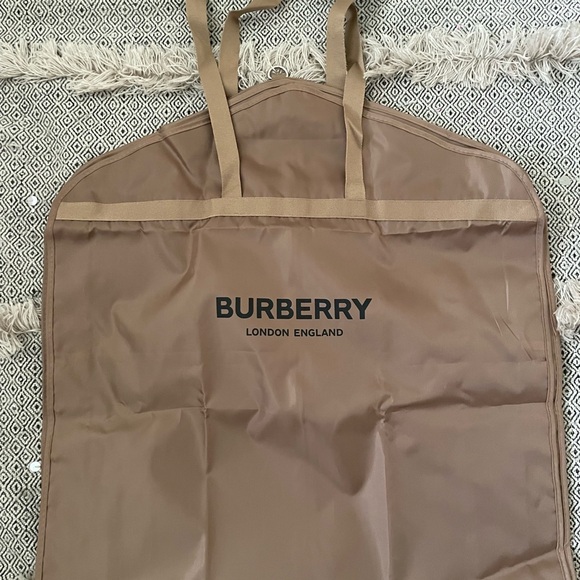 WOMAN’S BURBERRY SWEATSHIRT SIZE MED. WORNED FEW TIMES. - Picture 6 of 9